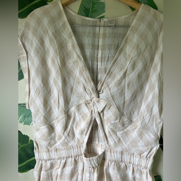 LOFT Beach Tan cream Gingham Check Twist front Romper Size L NWOT - Picture 4 of 6